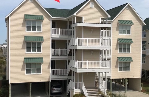 Ocean Isle Beach Villa | Top Floor/Ocean View! 4BR/4BA - Pet Friendly