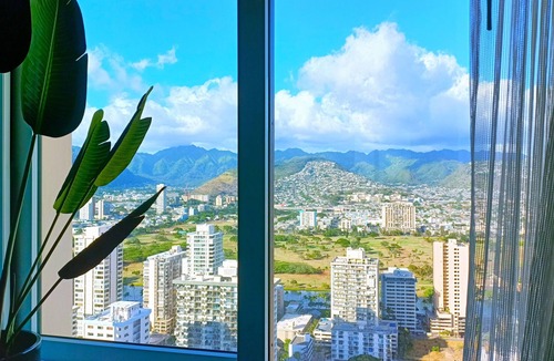 Honolulu Apartment | Top Floor Penthouse @ Waikiki Beach Tower - Direct Oceanfront Condo in Waikiki