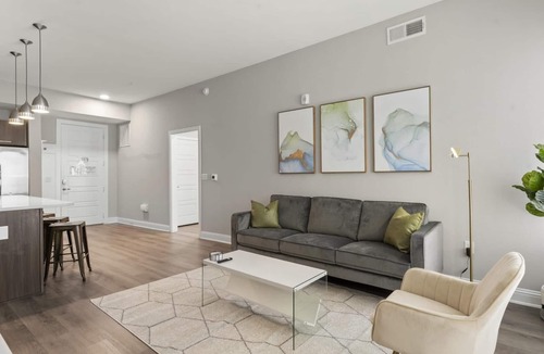 Pleasant Valley Apartment | Top Floor Soco 2BR King Suite 8 Mins to Downtown