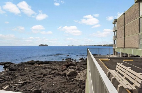 Kailua-Kona Condo | 🏖️Top Floor with Ocean Views| Convenient Location🏖️
