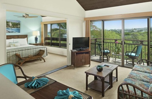 Historic Kailua Village Condo | Top level 1-bedroom condo with free WiFi and AC. South edge of Kailua-Kona town