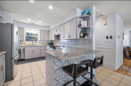 Leander House | Top-rated! Gated 4-acre with game room, XL SwimSpa, Fire pit