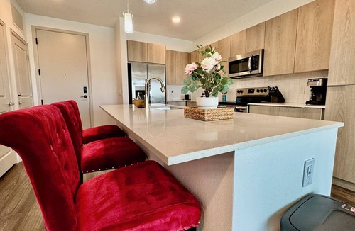 Deerwood Apartment | Top Tier King Bed Stunning View Near Mayo Beach