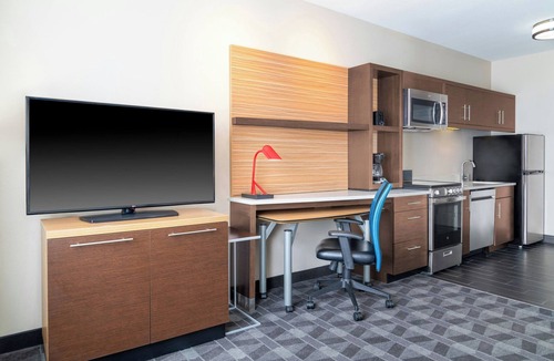 Allen Park Hotel | TownePlace Suites by Marriott Detroit Allen Park