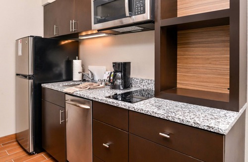 West Ashley Hotel | TownePlace Suites by Marriott Charleston-West Ashley