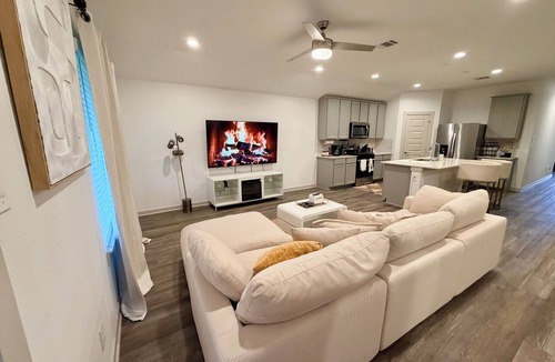 Clodine House | Tranquil 1-bedroom Room