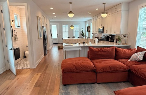Duckpond House | Tranquil 2-bedroom house in walkable Gainesville neighborhood