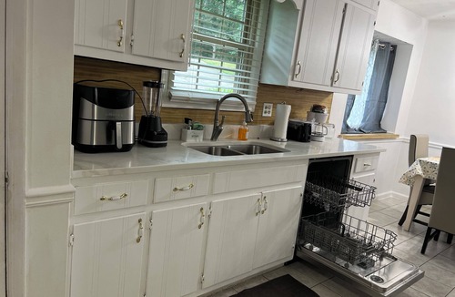 Centerville House | Tranquil 3-bedroom house with AC in charming Snellville, close to Public Library