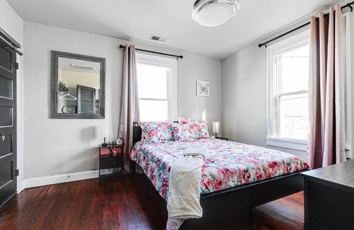 Church Hill Apartment | Tranquil Escape in Church Hill Near Libby Park