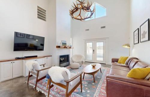 Hye House | Tranquil Farmstead with Beautiful Views of the Country, Fire pit