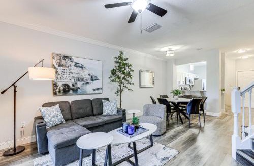 Gainesville House | Tranquil Gainesville Gem w/Lanai & Pool Access!