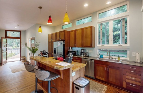 Kehena Beach Estates House | Tranquil Island Escape | Walk to Kehena Beach | Washer & dryer, WiFi