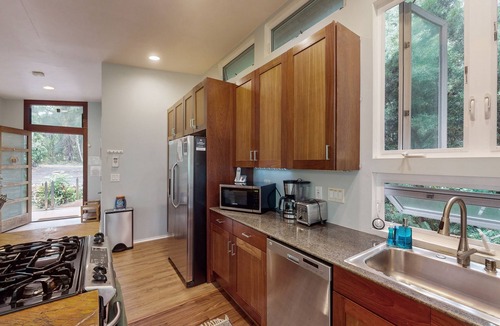 Kehena Beach Estates House | Tranquil Island Escape | Walk to Kehena Beach | Washer & dryer, WiFi