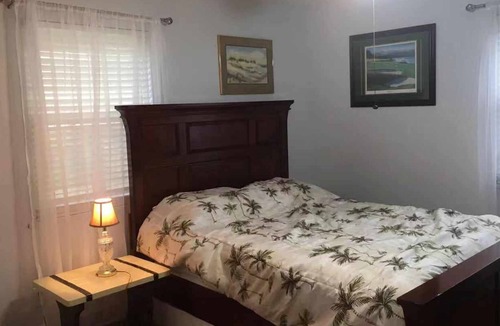 Charleston House | Tranquil retreat, 5 minute drive to Downtown, close to Folly Beach