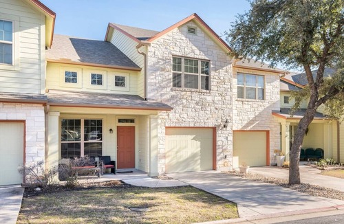 Brushy Creek House | Tranquil Townhome in at Great Oaks, nestled in the heart of Round Rock! n