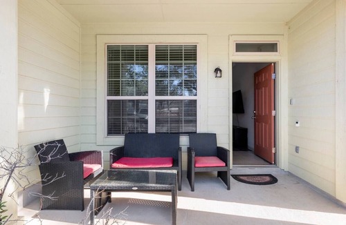 Brushy Creek House | Tranquil Townhome in at Great Oaks, nestled in the heart of Round Rock! n