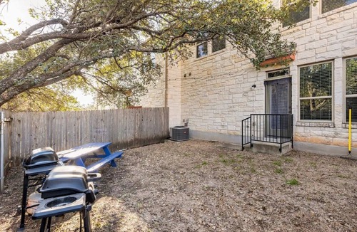 Brushy Creek House | Tranquil Townhome in at Great Oaks, nestled in the heart of Round Rock! n