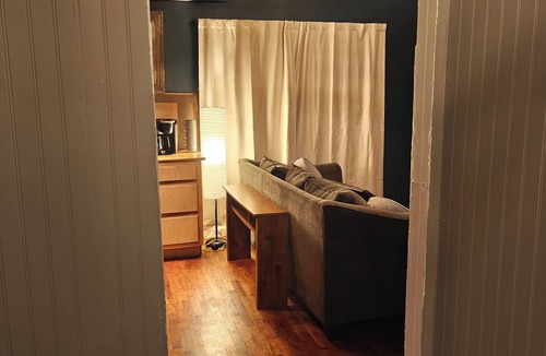 Canton Cottage | Tranquil Treehouse Cottage 10 mins from Downtown Canton