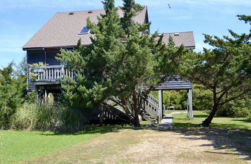 Rodanthe House | Tranquility Cottage - A few houses from the ocean or sound . {Waves, N.C.}