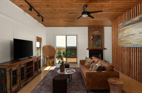 Dripping Springs House | Tranquilo - Dripping Springs Farmhouse w. Heated Saltwater Pool, Sauna & Hot Tub