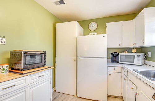 Mount Vernon Condo | Travel Nurses Welcome! Quaint Alexandria Condo