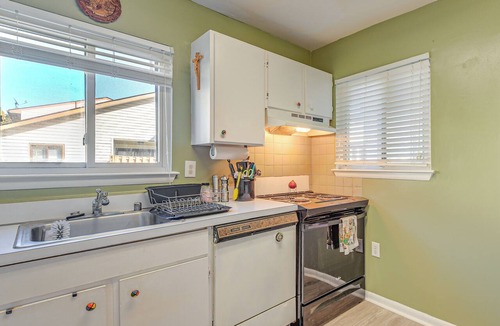 Mount Vernon Condo | Travel Nurses Welcome! Quaint Alexandria Condo