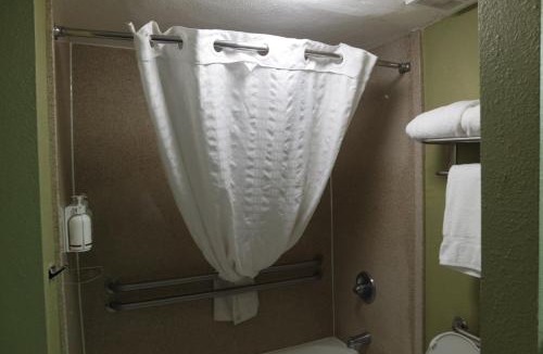 North Charleston Cabin | Travelodge by Wyndham North Charleston