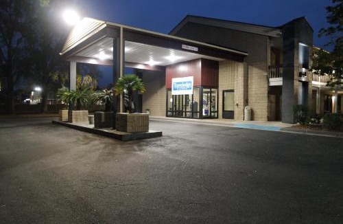 North Charleston Cabin | Travelodge by Wyndham North Charleston