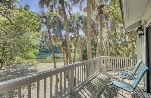 Seabrook Island Cottage | Treehouse Escape - Lagoon View & Walk to Beach