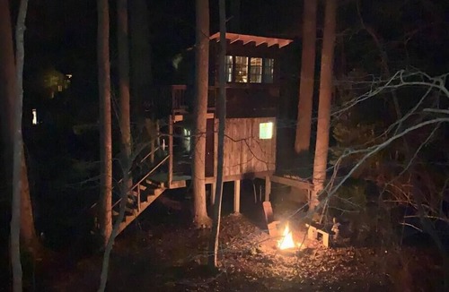 Talking Rock House | Treehouse Sanctuary at Kaluna Farm Retreat