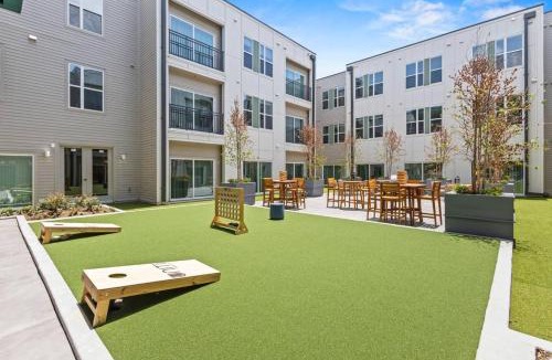 Oak Cliff Apartment | Trendy Bishop Arts Game Room, Gym and Yoga
