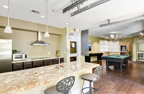 Greater South River City Apartment | Trendy SoCo 2BR King Suite w/GymPickleballLaundry