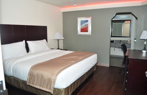 Cedar Crest Hotel | Trinity Suites Downtown Dallas