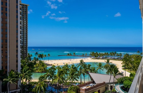 Waikiki Apartment | Tropical apartment with amazing water views & rooftop pool - prime location