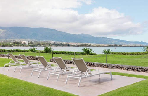 Kahului Hotel | Tropical Dream! Seaside Property, Outdoor Pool, Steps to Ho’aloha Park Beach!