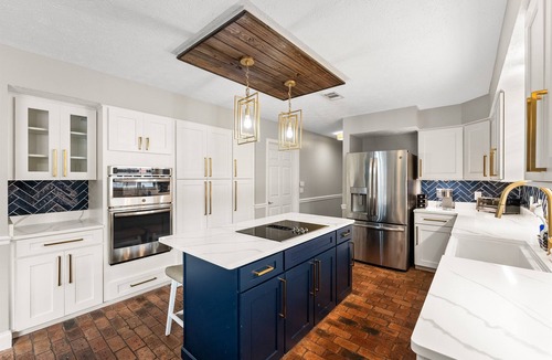 Thomas Drive House | Tropical Feel, Heated Pool, Hot Tub, Game Room, Mini Golf