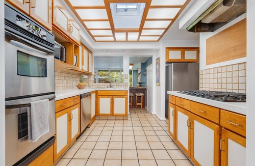 Kailua House | Tropical Gardens,4 Bdr, Large Yard, Pool, 5 min Walk to Beach,Koi Pond, Kailua