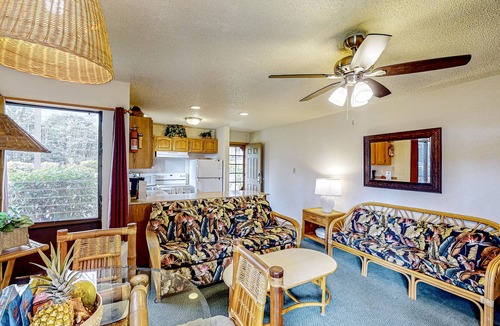 Nawiliwili Condo | Tropical hideaway with easy beach access, alfresco patio, pool & tennis