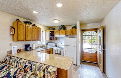 Nawiliwili Condo | Tropical hideaway with easy beach access, alfresco patio, pool & tennis