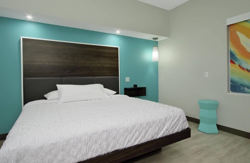 Bryan Hotel | Tru by Hilton Bryan College Station
