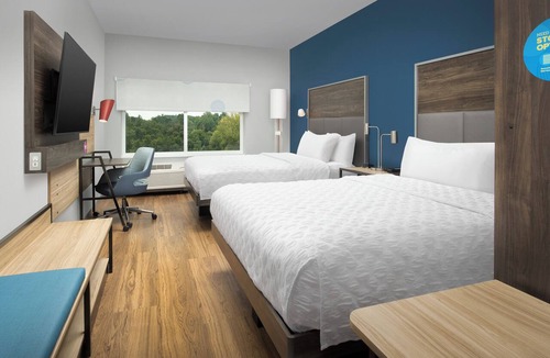 Charlotte Hotel | Tru by Hilton Charlotte Airport Lake Pointe