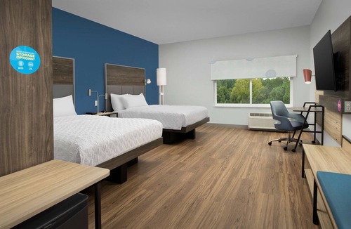 Charlotte Hotel | Tru by Hilton Charlotte Airport Lake Pointe