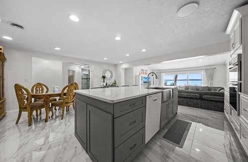 Higgins Lake House | True Higgins Lakefront | Renovated & Spacious!