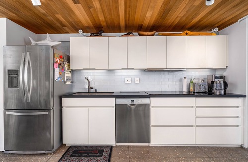 Diamond Head - Kapahulu - St. Louis Apartment | True Top Floor Penthouse Residence with 360 Degree Views & A/C