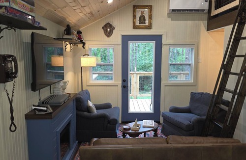Mount Olive Cottage | Truly Unique Treehouse - The Fox Den at Pines and Pillows Treehouses