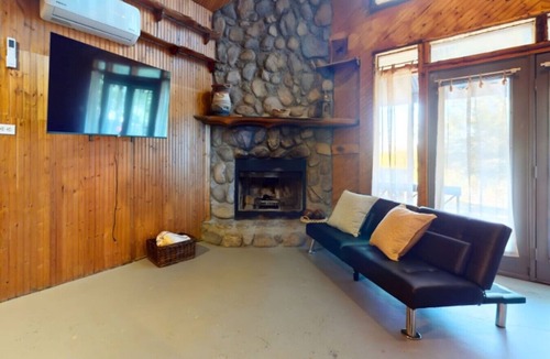 Davis Cabin | Turner Escape Cabins #2