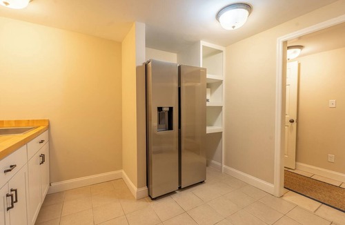 Thunderbolt Condo | Turnkey cozy living in this beautifully furnished 2-bd, 1-bath in Thunderbolt
