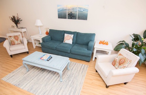 Charleston House | Turtle Cove - Comfortable 2 Bedroom Townhome