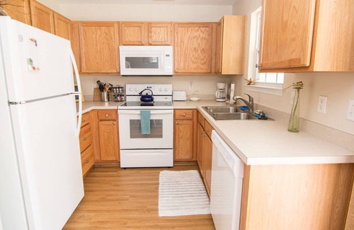 Charleston House | Turtle Cove - Comfortable 2 Bedroom Townhome