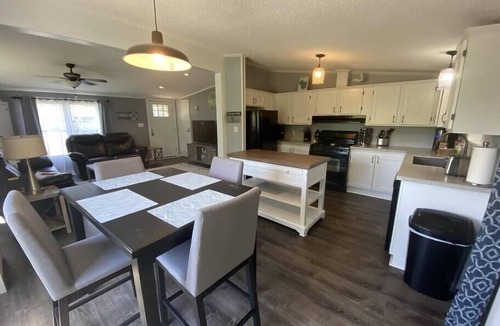 Lewiston House | Turtle Cove